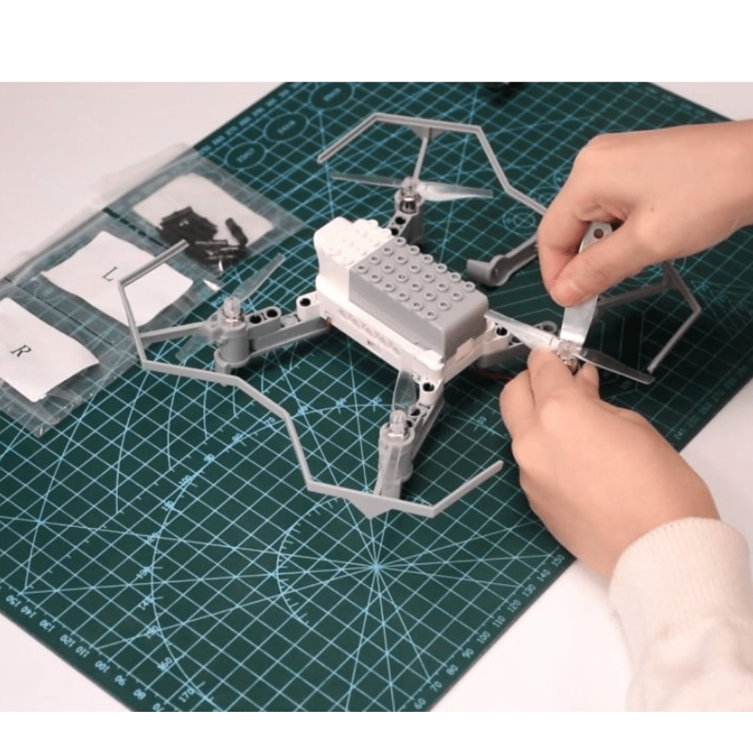 drobots-drone-show-curriculum-classroom-8 (7)